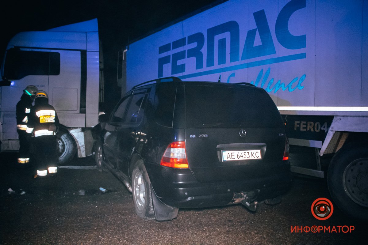 Удар пришёлся в бензобак тягача