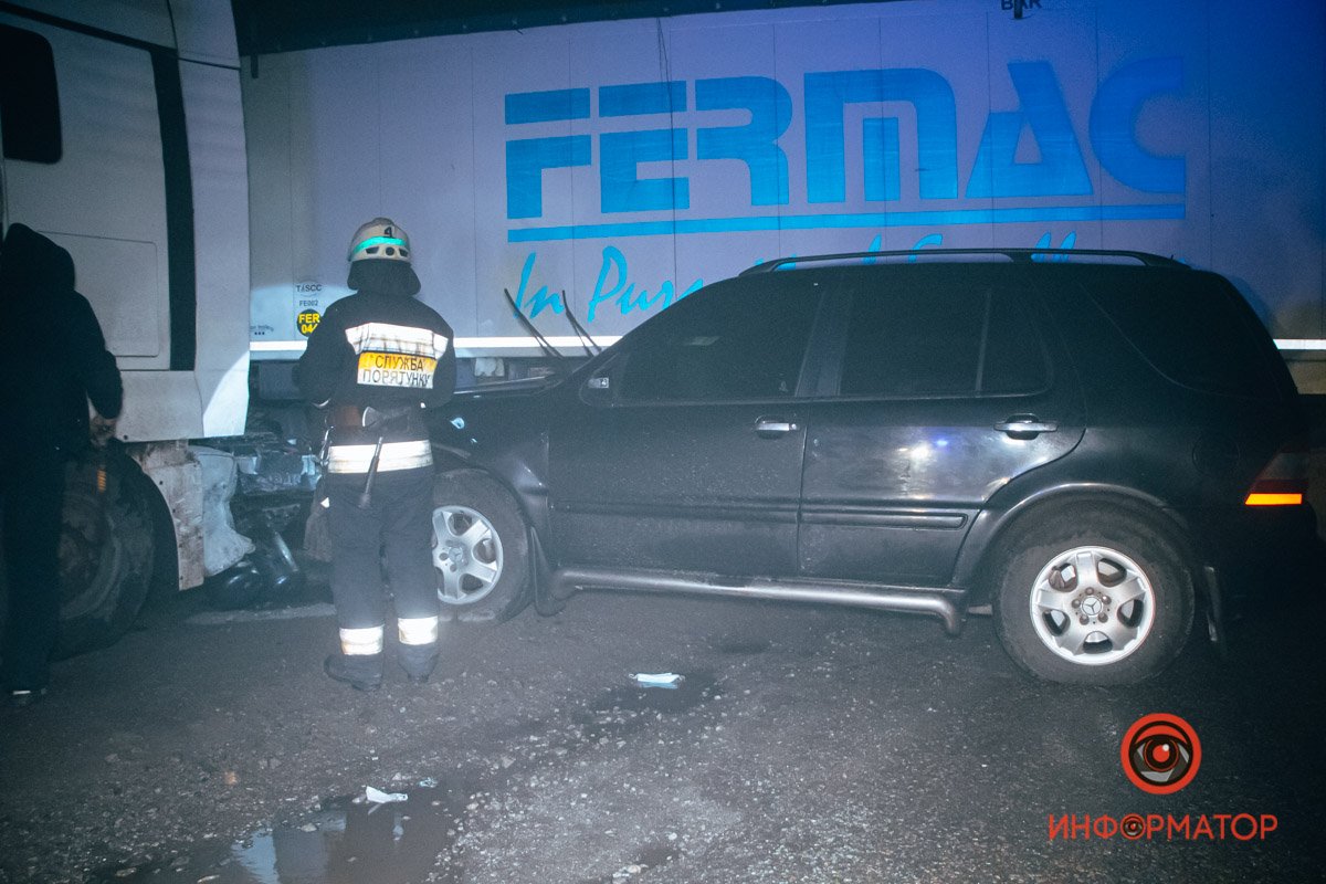 Грузовик МАN разворачивался и не уступил дорогу джипу