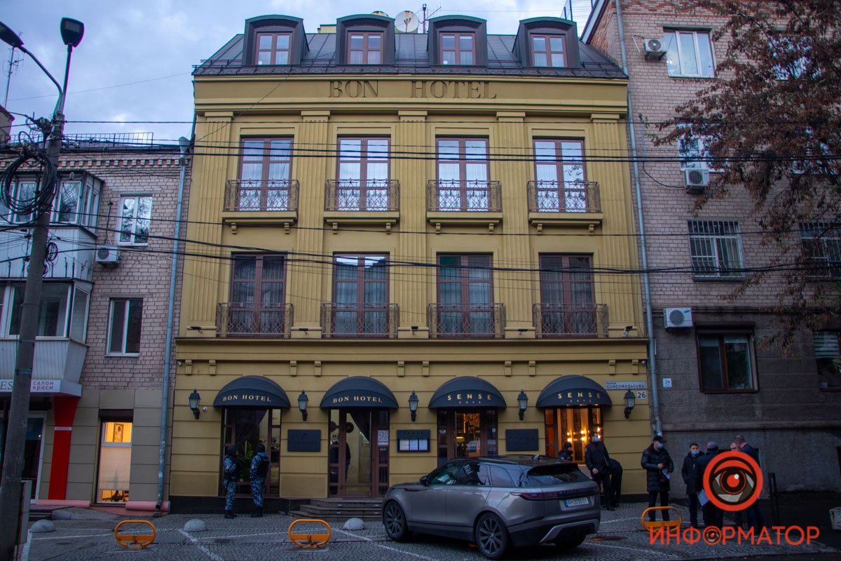 Здесь заметили полицейских, спасателей и медиков