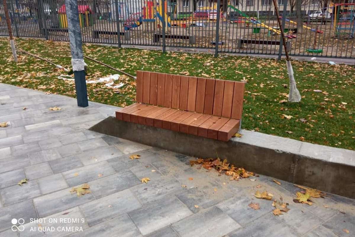 В ночь на 20 ноября неизвестные пытались выкопать две сакуры В ночь на 20 ноября неизвестные пытались выкопать две сакуры