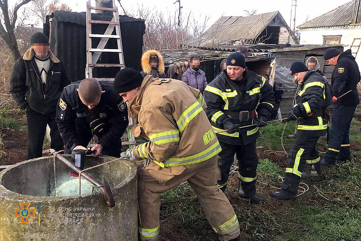 В Днепропетровской области мужчина упал в 15-метровый колодец и погиб 1