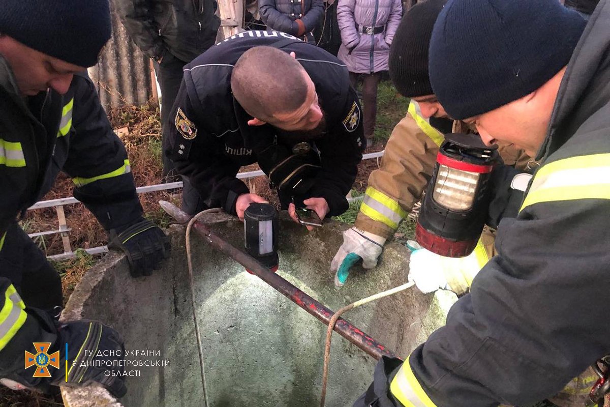 В Днепропетровской области мужчина упал в 15-метровый колодец и погиб 2