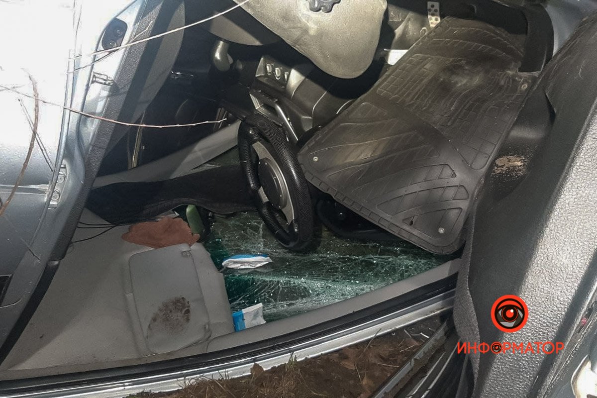 Не смотря на то, что подушки безопасности не сработали, водитель полностью цел Не смотря на то, что подушки безопасности не сработали, водитель полностью цел