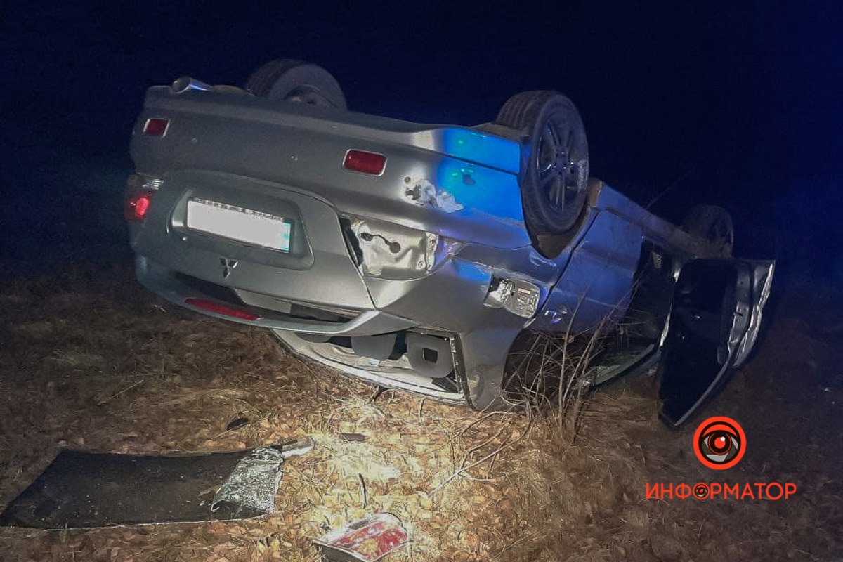 Машину занесло на скользкой дороге Машину занесло на скользкой дороге