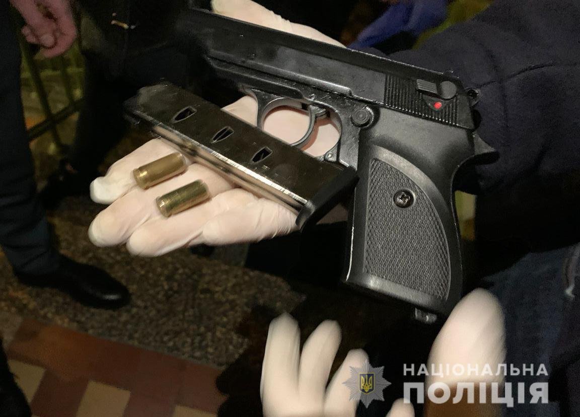 Одного мужчину ранили