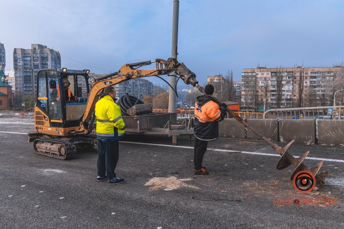 Работают более сотни человек Работают более сотни человек