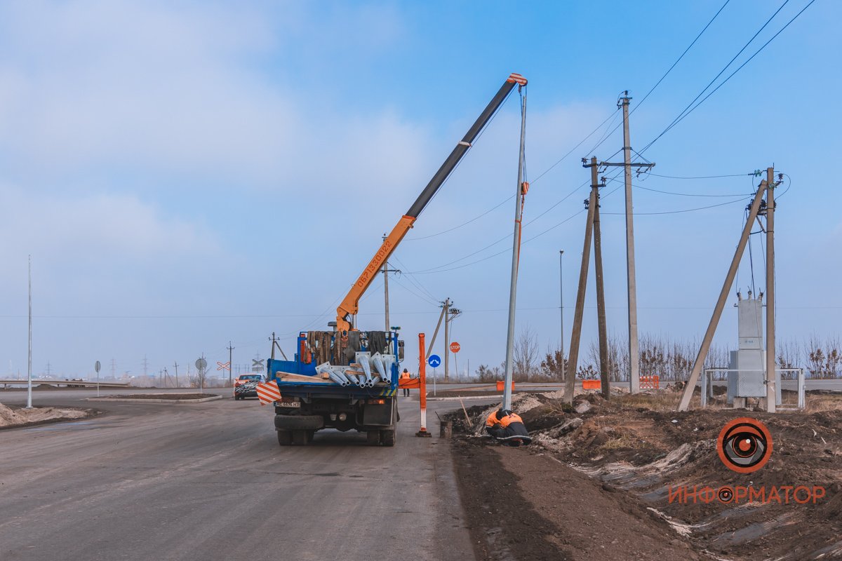 Процесс установки новых электроопор Процесс установки новых электроопор