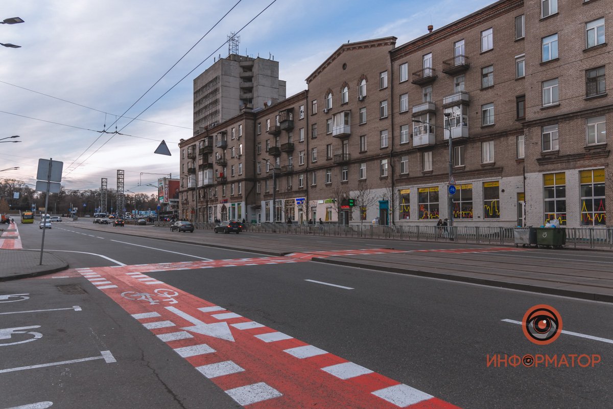 -Вы даете кататься на велодорожке? -Нет, только показываем. -Красивое!