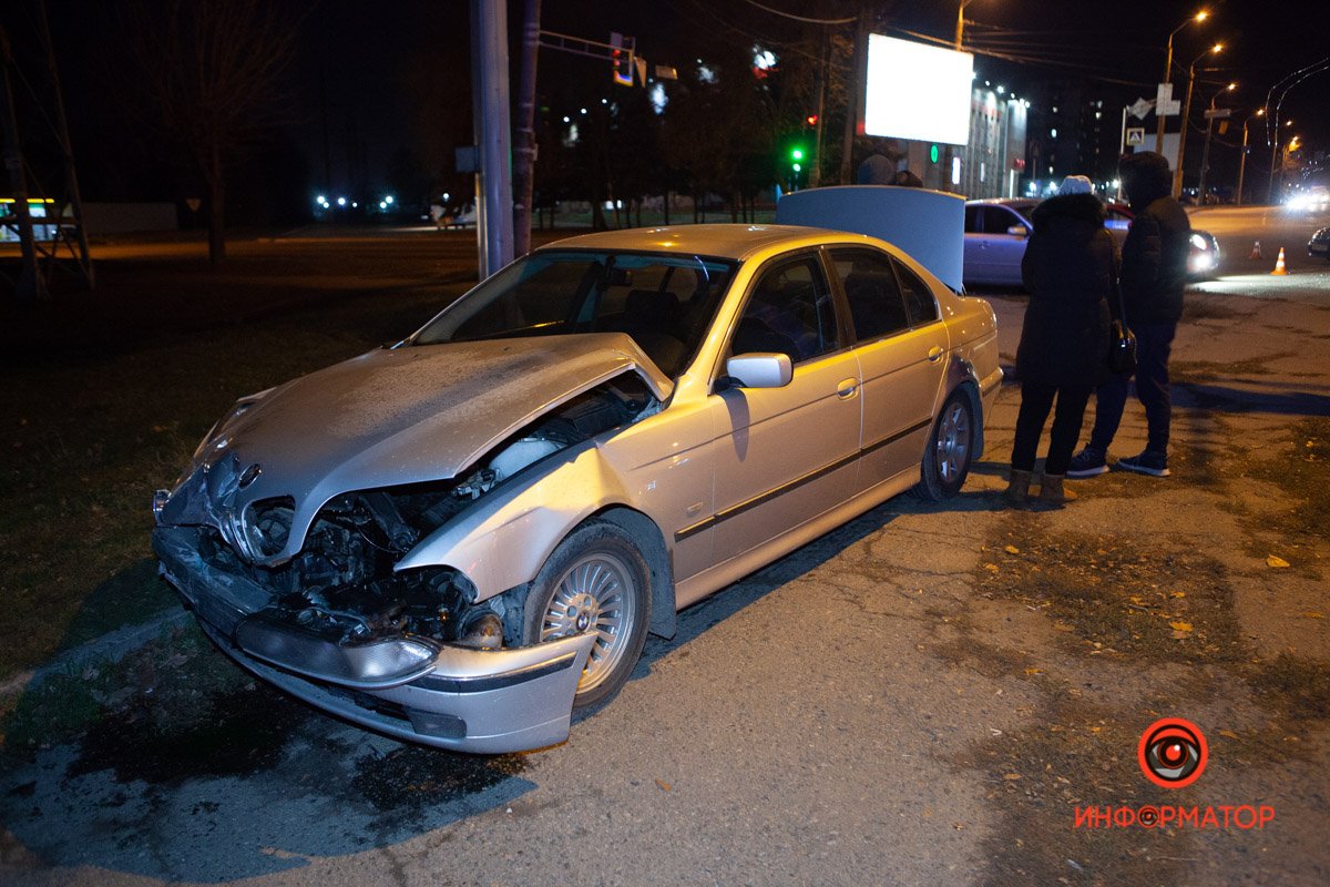 BMW вылетел на тротуар
