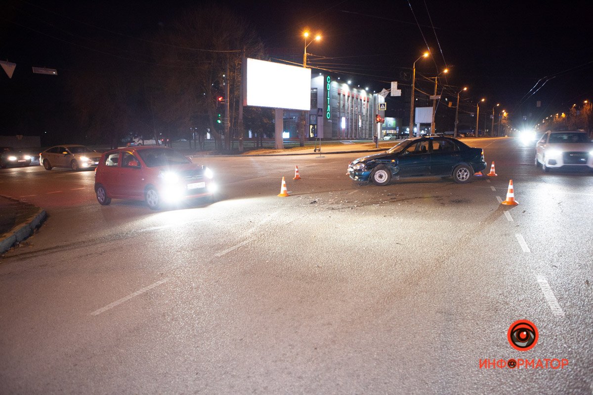 Daewoo перекріл центральную полосу проспекта в сторону центра