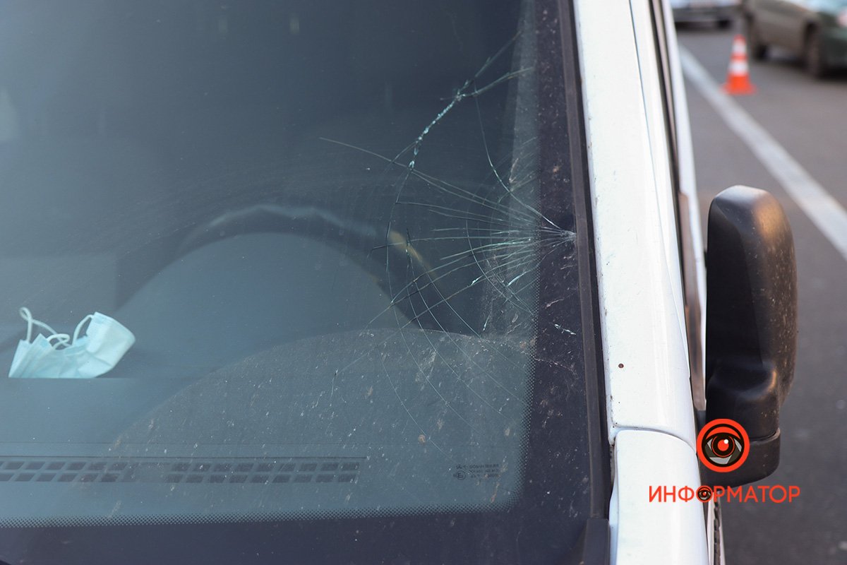 Предварительно, девочка перебегала дорогу в неположенном месте 