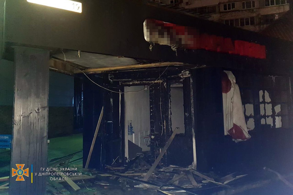 В Днепре на Березинской горела медицинская лаборатория 3