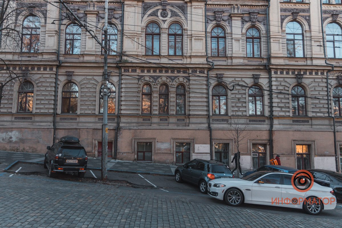 В колледже восстановят штукатурку 