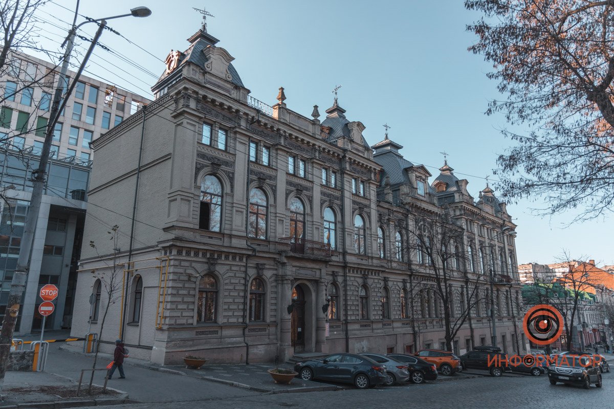 Здание уже больше ста лет украшает наш город 