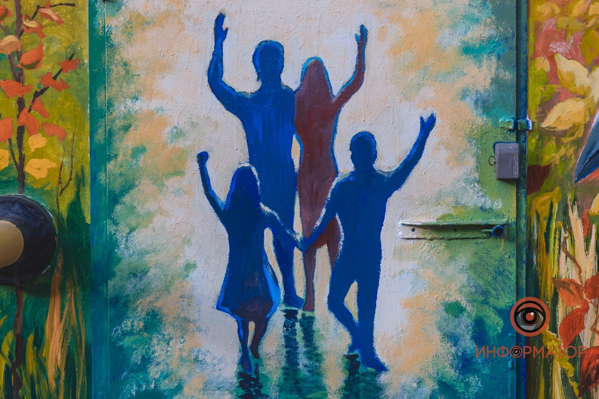 Еще один мурал появился на проспекте Пушкина, 75 Еще один мурал появился на проспекте Пушкина, 75