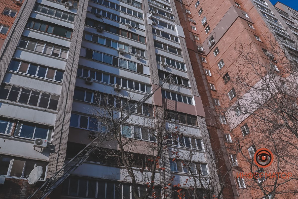 Горит квартира на восьмом этаже