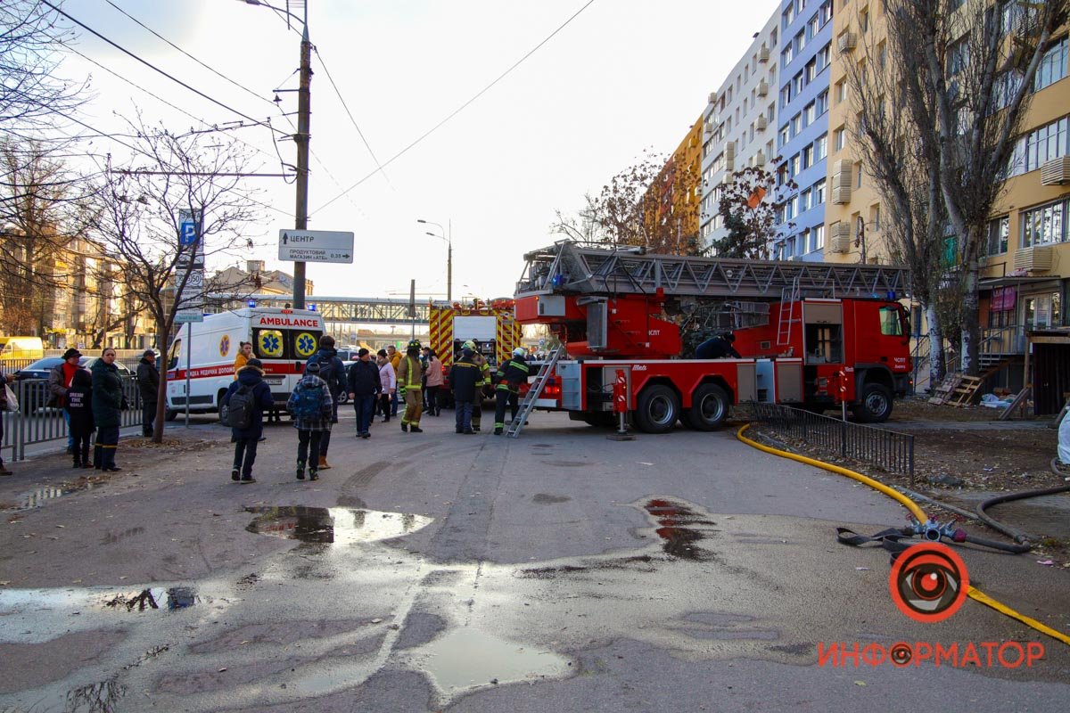На месте работает скорая помощь 