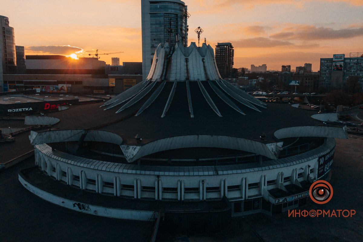 Одно из любимых мест встреч жителей Днепра провожает закат