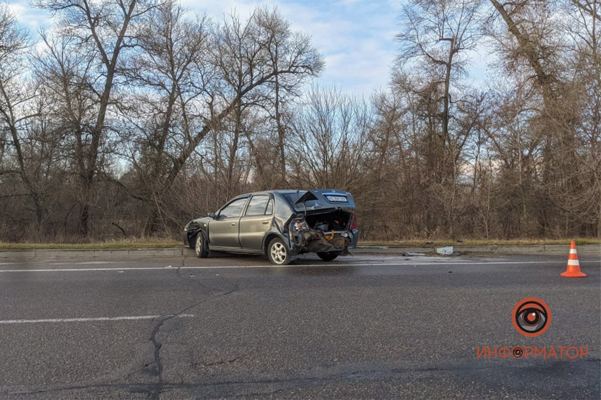 Geely занесло и отбросило на обочину