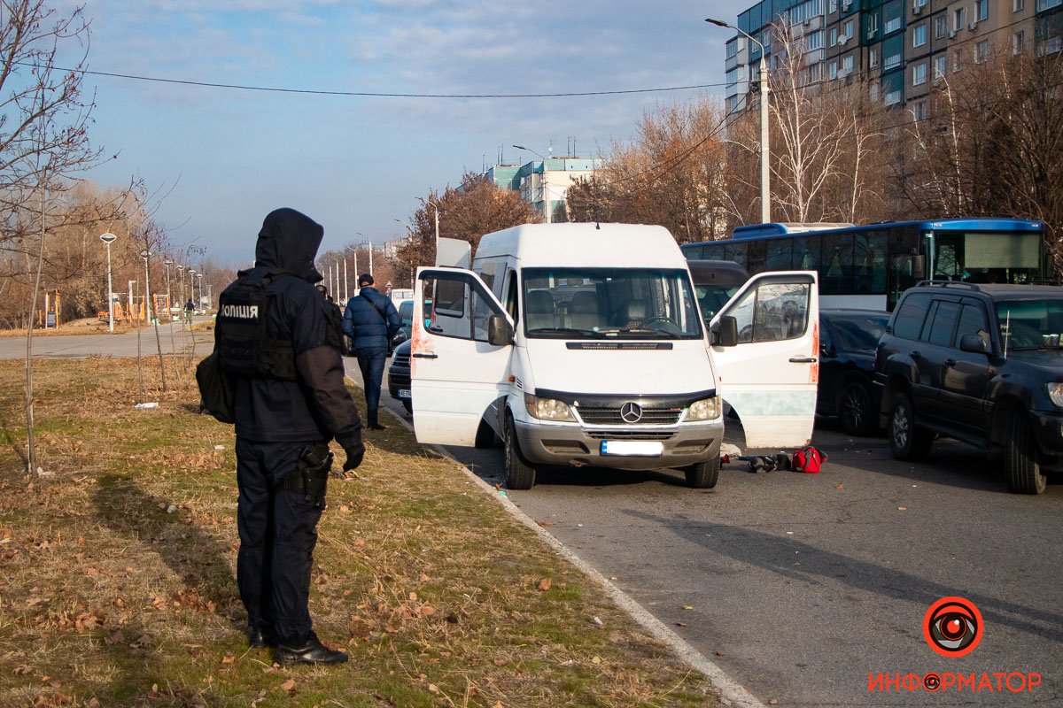 В Днепре на Шолохова произошло задержание В Днепре на Шолохова произошло задержание