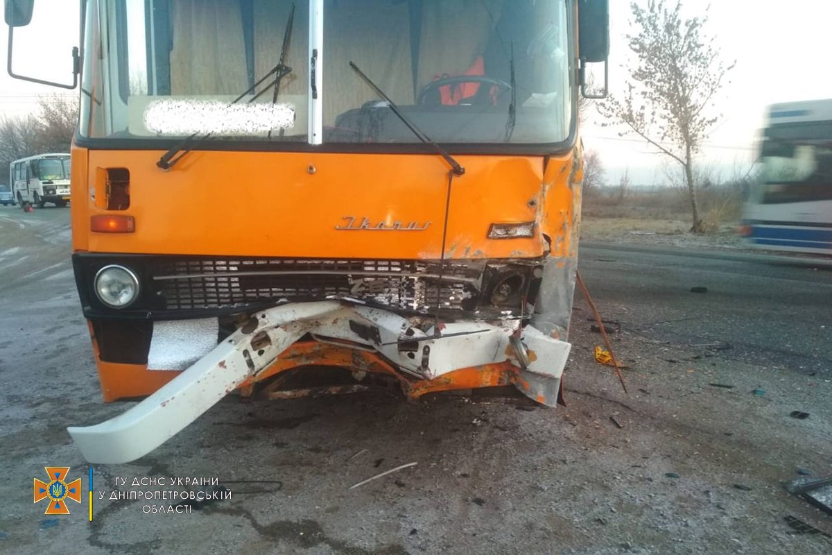 Столкнулись ВАЗ и автобус Ikarus