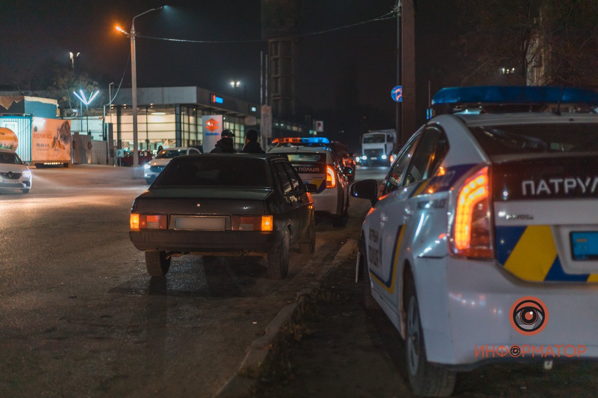 Автомобиль ВАЗ остановили возле АЗК "БРСМ"