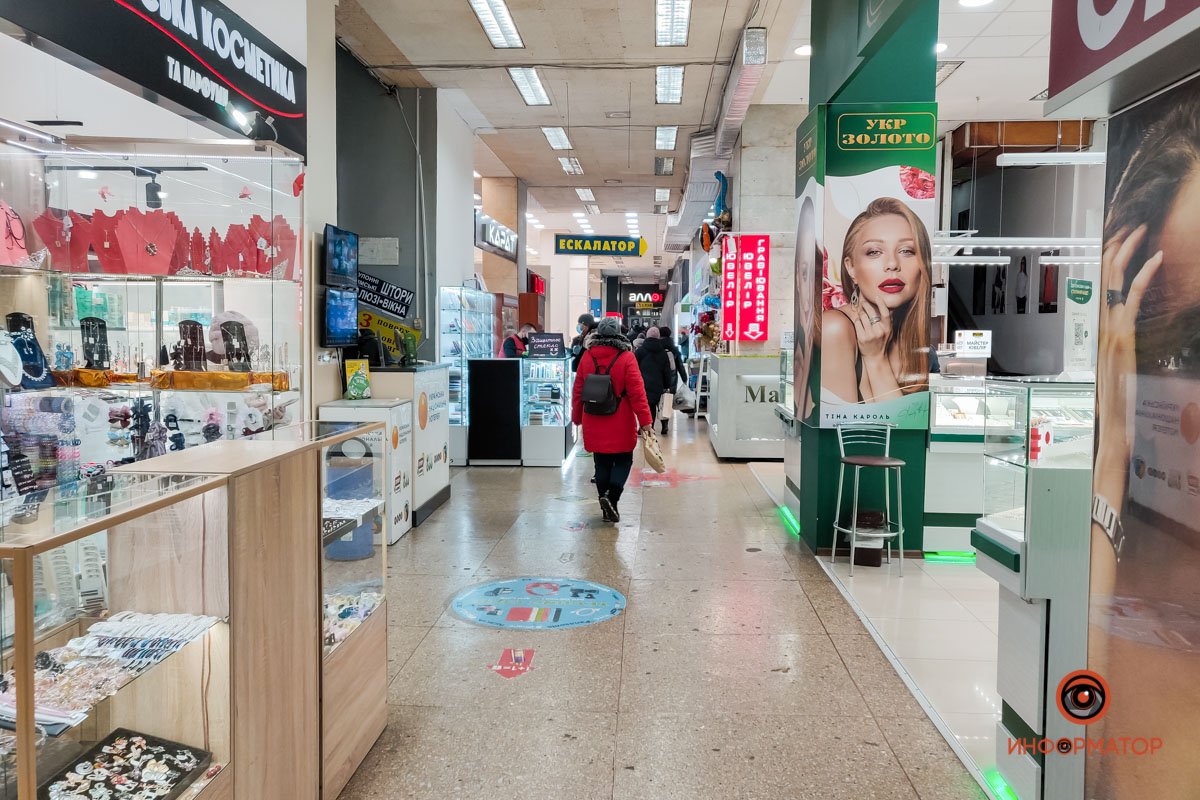 В ЦУМе людей меньше, чем в будние