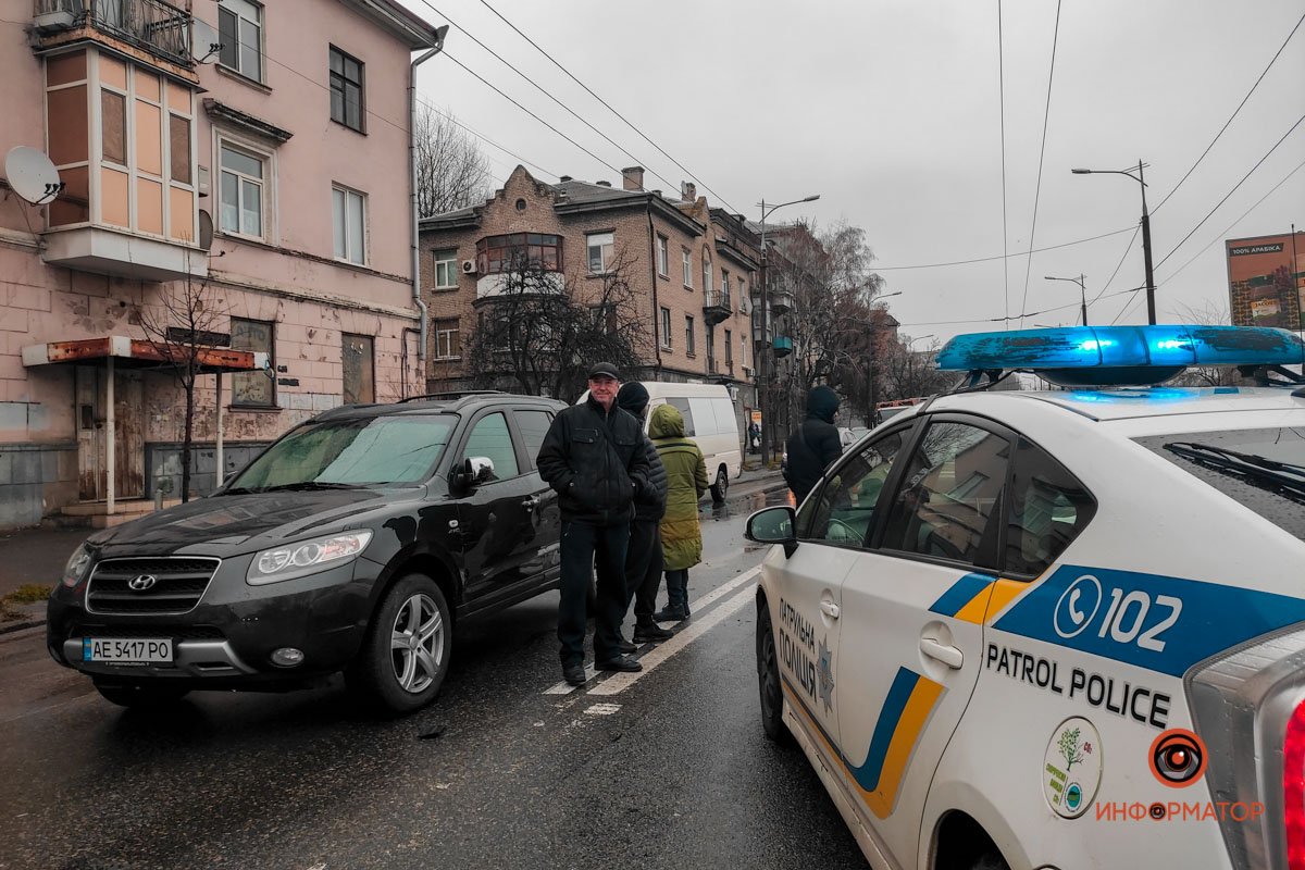 На месте работает патрульная полиция и пускает транспорт в объезд На месте работает патрульная полиция и пускает транспорт в объезд