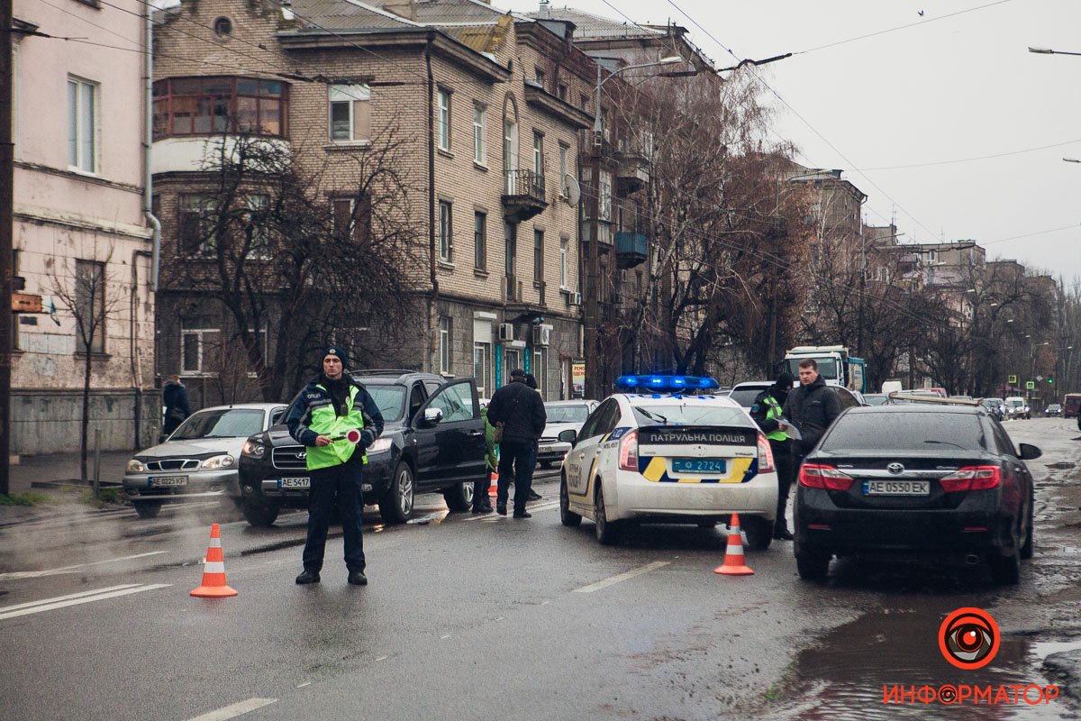 Полосы в сторону Нового моста перекрыты Полосы в сторону Нового моста перекрыты
