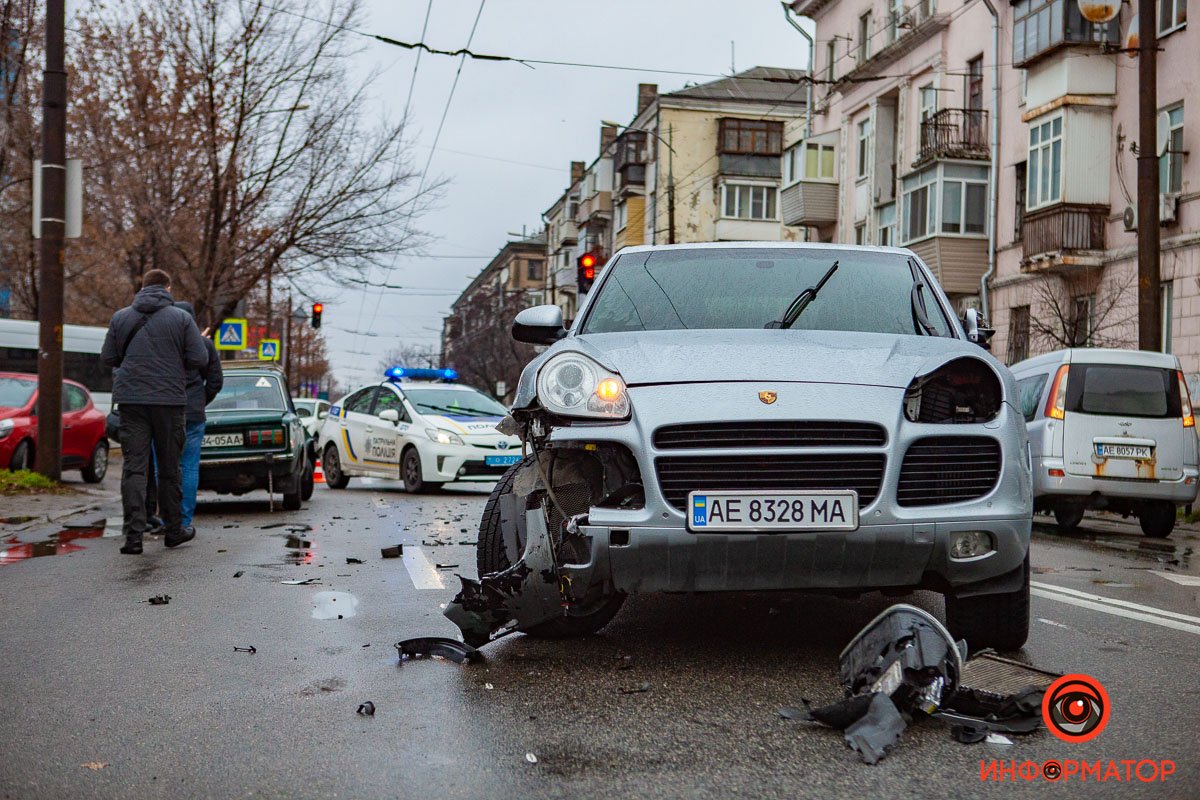 Тройное ДТП на Мануйловском проспекте в Днепре: 2 пострадавших 21
