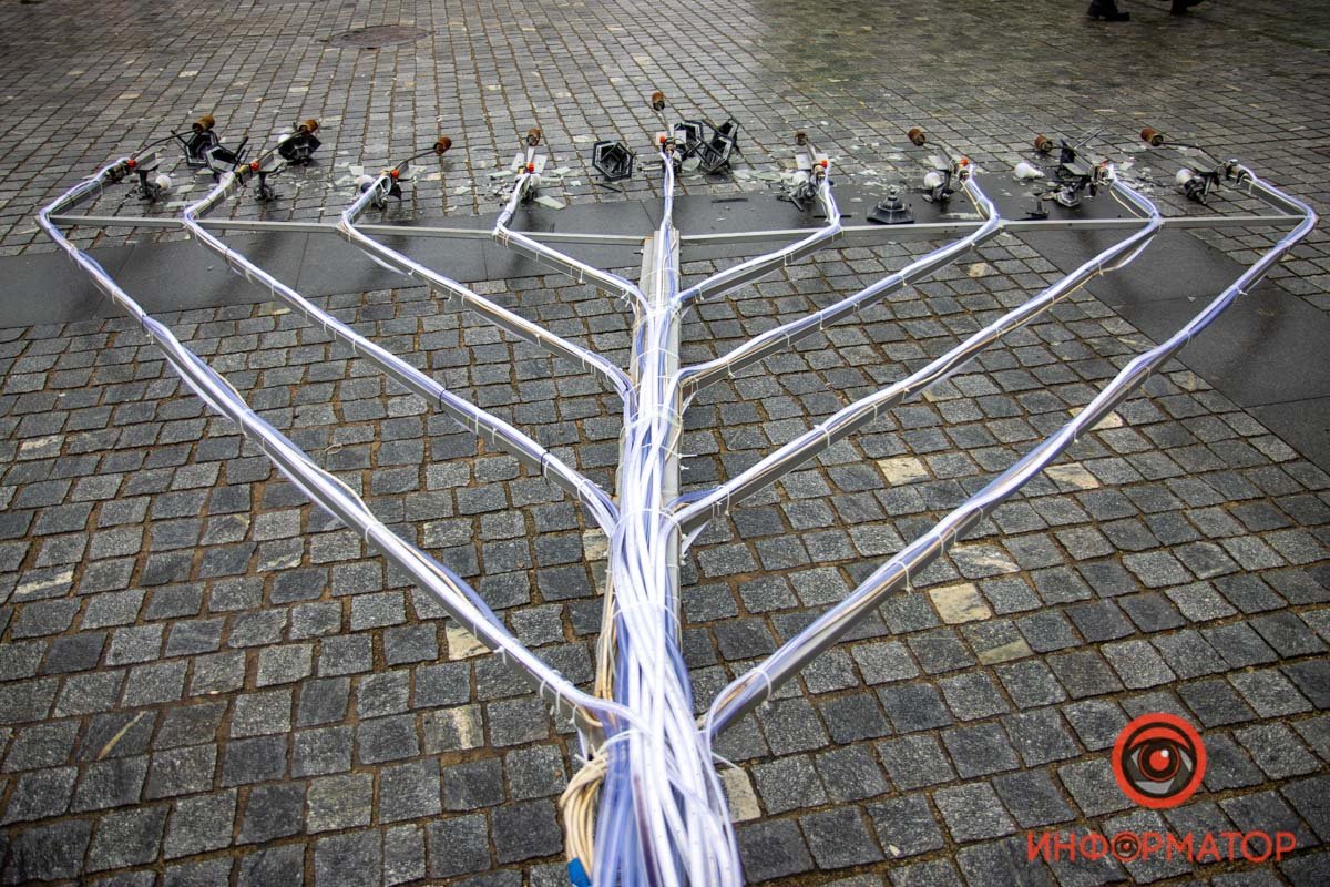 В центре Днепра вандалы завалили Ханукию 6