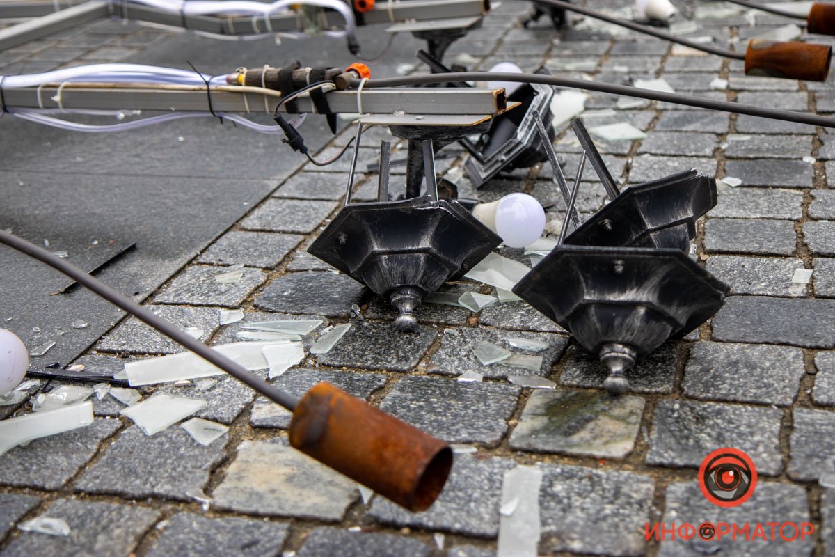 В центре Днепра вандалы завалили Ханукию 7