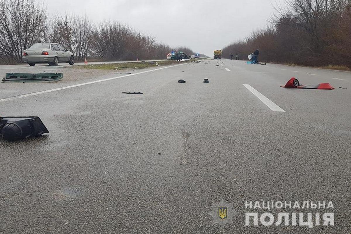 На трассе Днепр – Запорожье столкнулись Skoda и ВАЗ На трассе Днепр – Запорожье столкнулись Skoda и ВАЗ