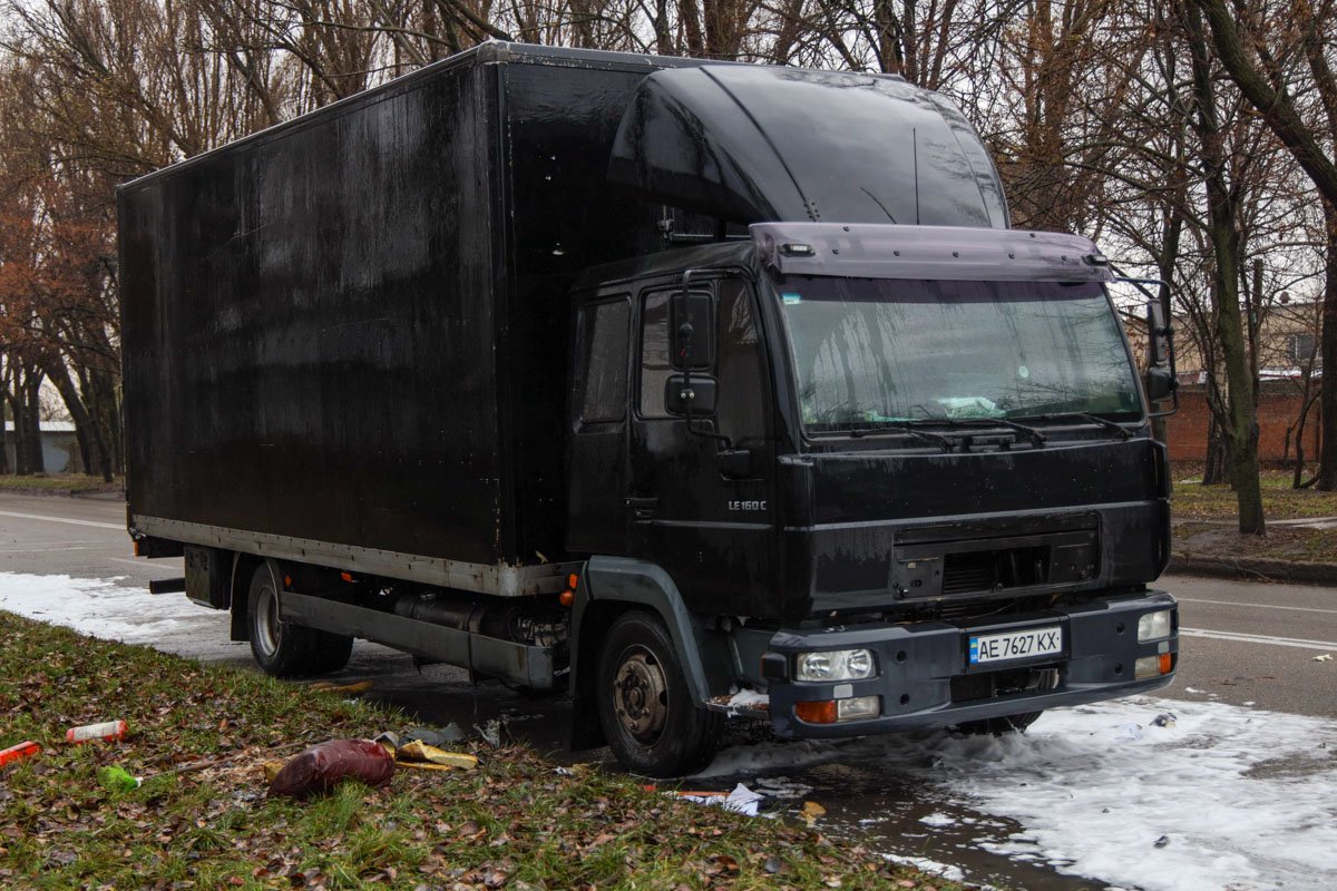 В Днепре на Криворожской на ходу загорелся грузовик 7