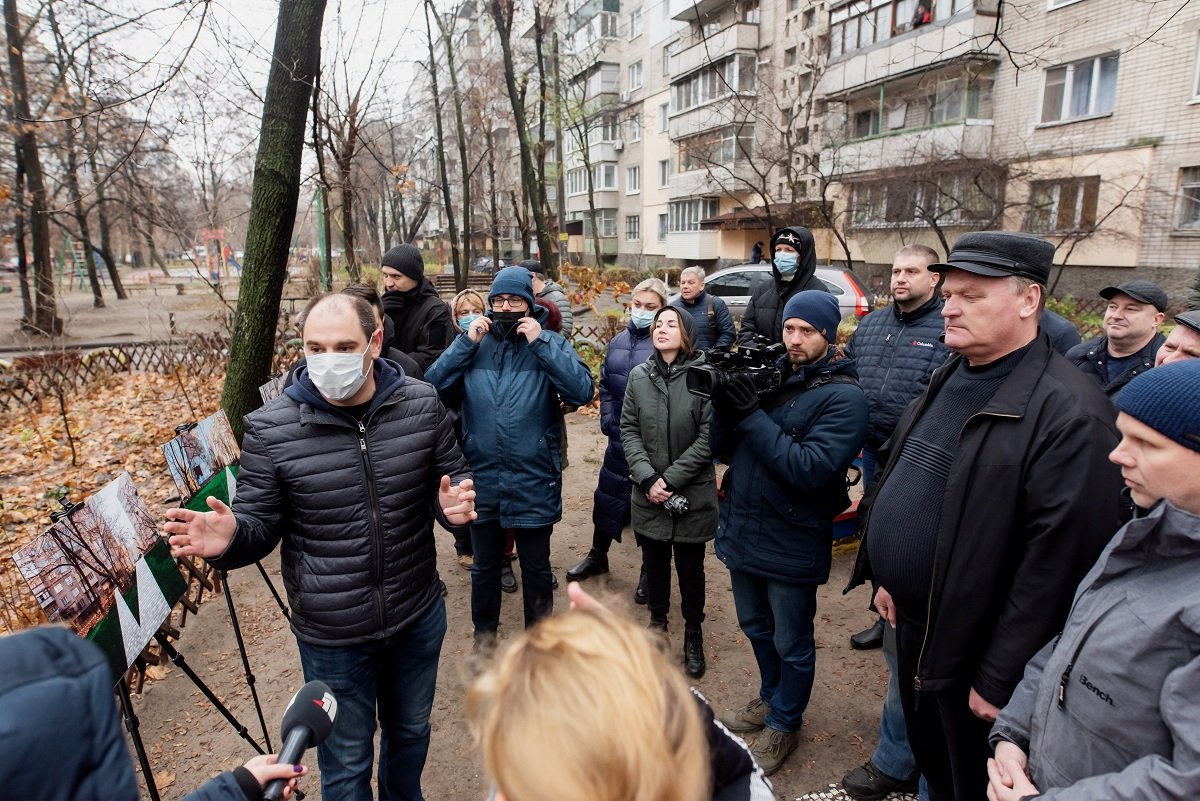Дмитрий Кисилевский представил план реконструкции придомового сквера в Индустриальном районе 3