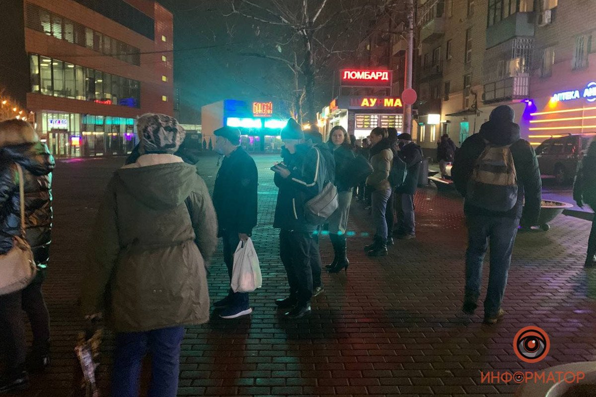 Проезд через Европейскую площадь, огромные очереди и остановка электротранспорта: что произошло в центре Днепра 7