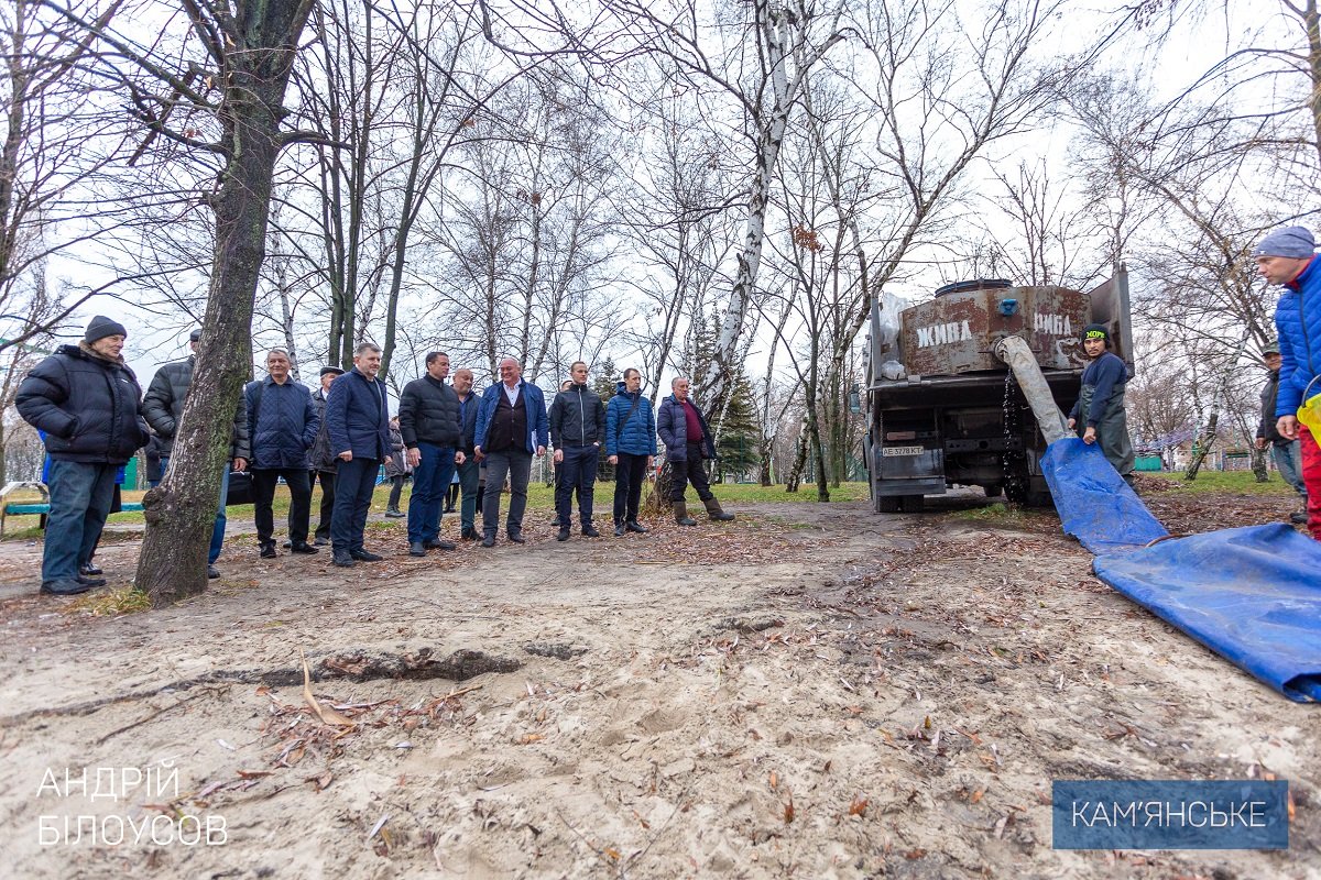В Каменском провели очередное зарыбление левобережного канала 2