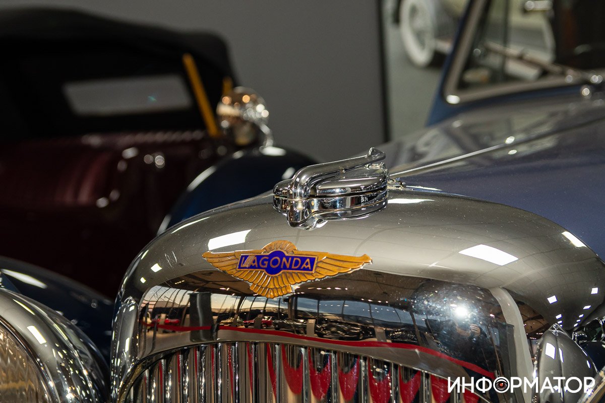 Один из самых дорогих автомобилей в музее Один из самых дорогих автомобилей в музее