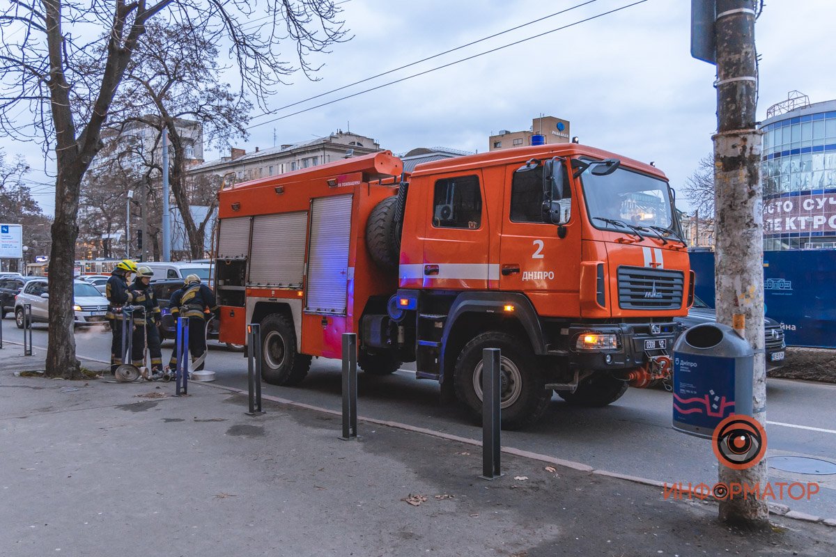 Патруль полиции прибыл на место события Патруль полиции прибыл на место события