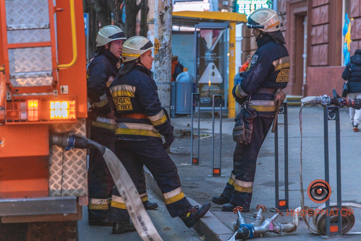 Здание проверяют на наличие опасных предметов Здание проверяют на наличие опасных предметов