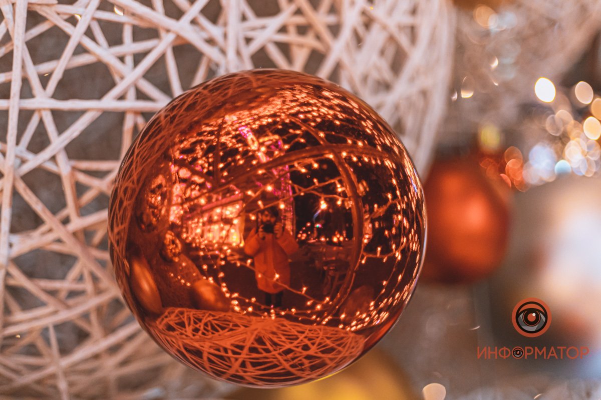 В поиске новых елочных игрушек