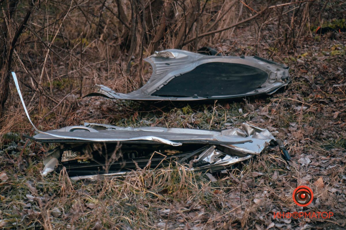 От удара автомобиль вынесло на противоположную сторону шоссе От удара автомобиль вынесло на противоположную сторону шоссе