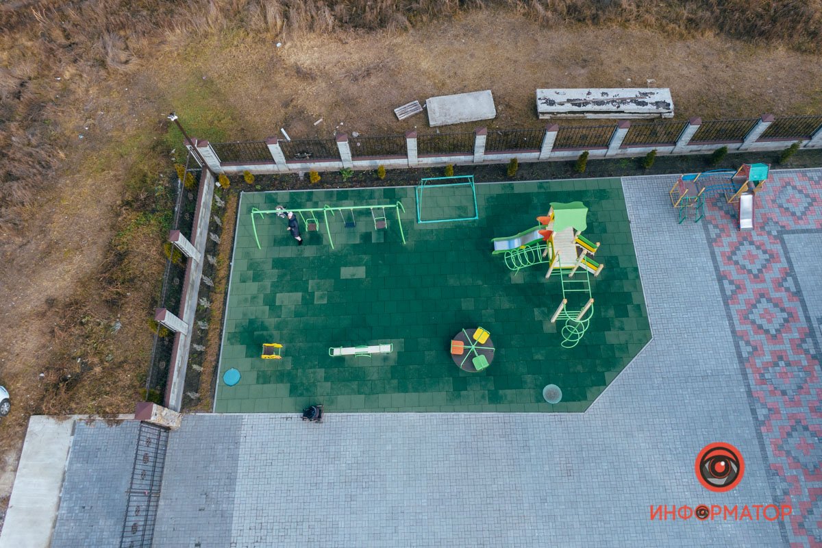 На территории монастыря есть детская площадка На территории монастыря есть детская площадка