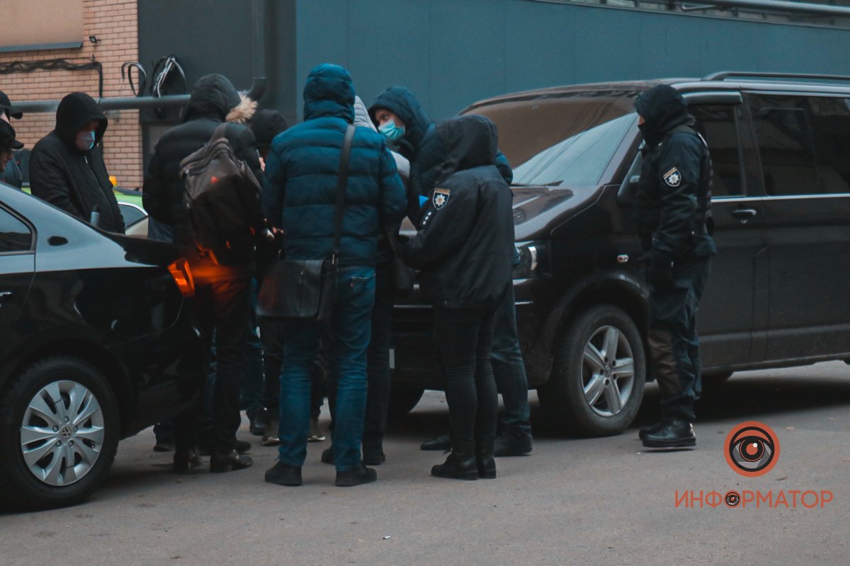 По неподтвержденной информации, задержанных подозревают в серии квартирных краж По неподтвержденной информации, задержанных подозревают в серии квартирных краж