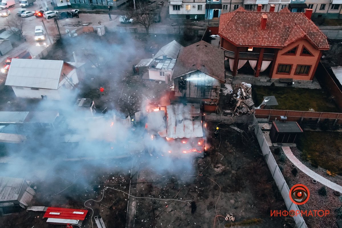 В Днепре в переулке Райниса сгорел сарай