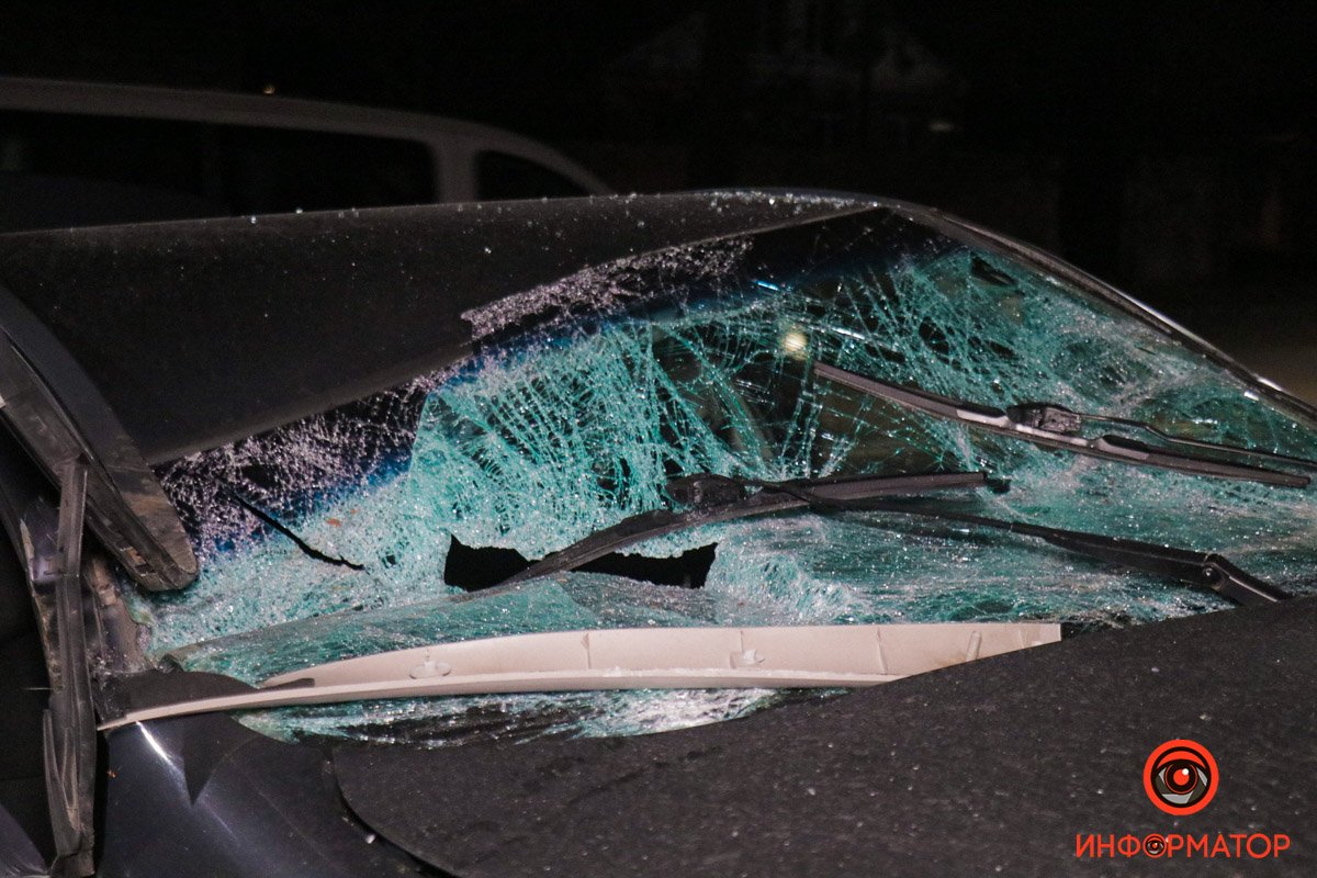 В Днепре на улице Криворожской Opel столкнулся с внедорожником: есть пострадавшие 3