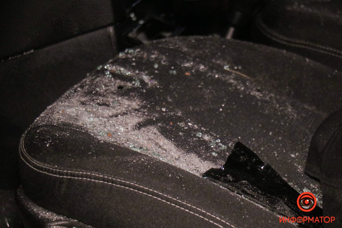 В Днепре на улице Криворожской Opel столкнулся с внедорожником: есть пострадавшие 7