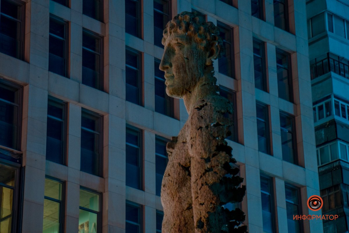 Куда ты устремил свой взор? Туда ль на небо, где живет Создатель?