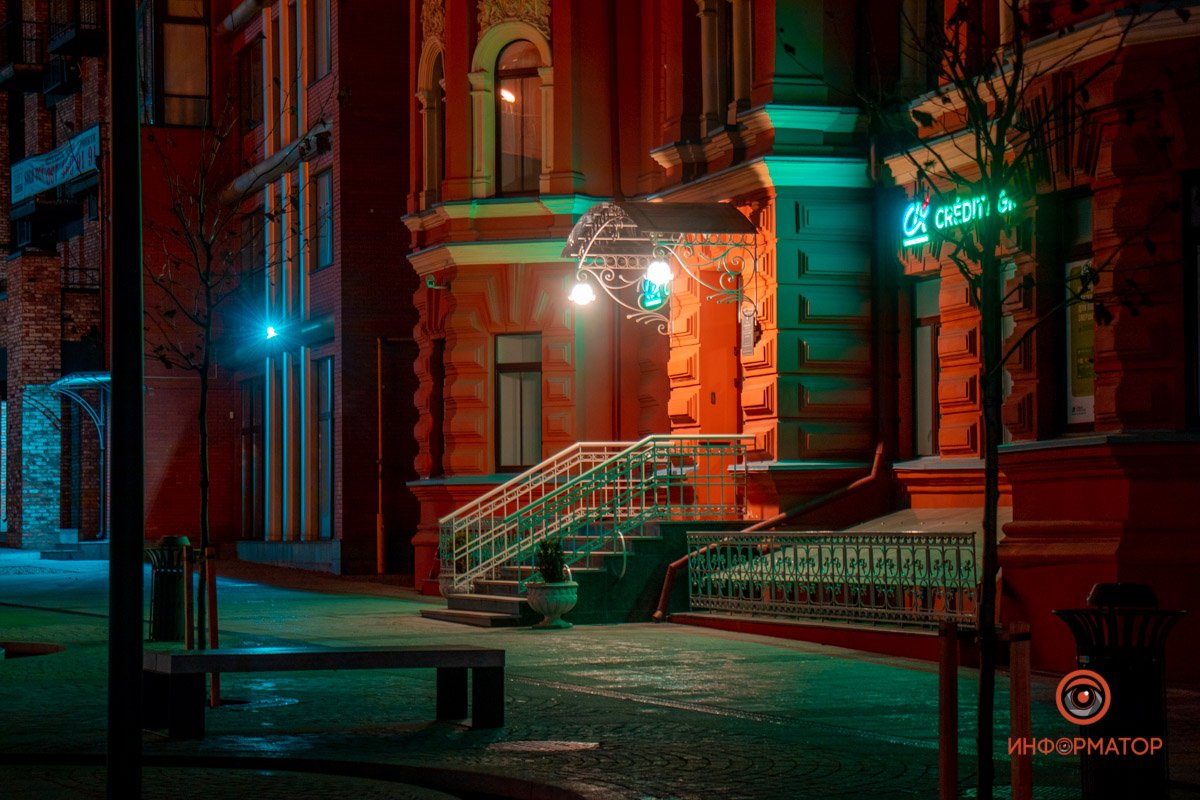 Ночь, лестница, фонарь и ни души...