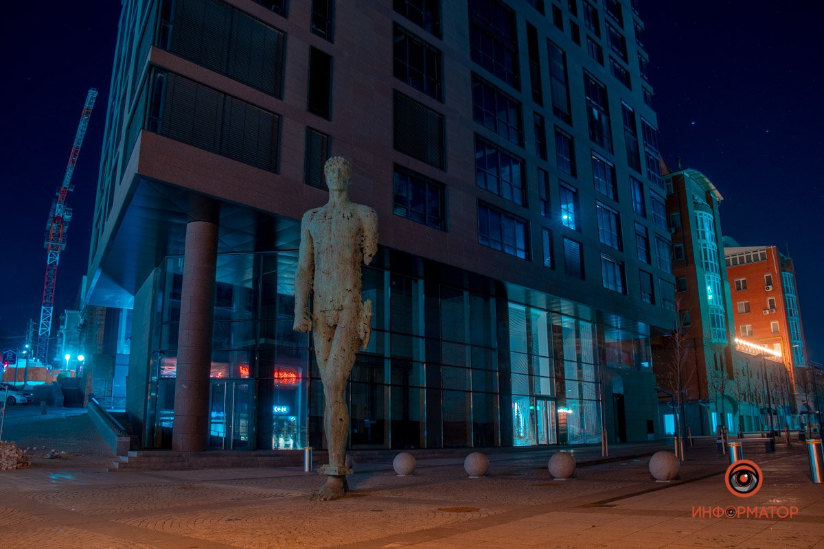 Атлант бдит